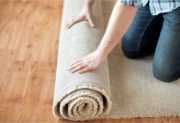 Man installing carpet | Ronnie's Carpets & Flooring